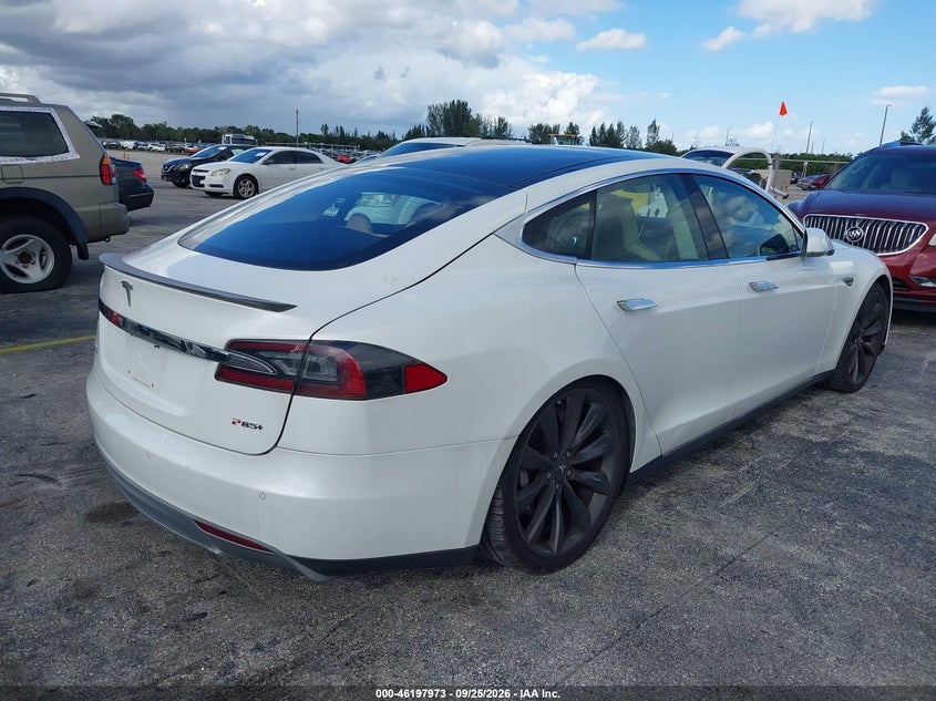 2013 Tesla Model s VIN 5YJSA1DP4DFP25885 IAAI salvage auction — NORMAL WEAR, Wait Title, sold $4,550 on 2026-10-24 (photo 4)