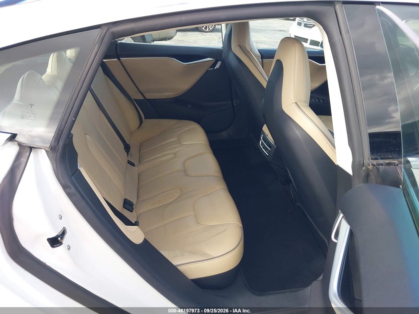 2013 Tesla Model s VIN 5YJSA1DP4DFP25885 IAAI salvage auction — NORMAL WEAR, Wait Title, sold $4,550 on 2026-10-24 (photo 8)