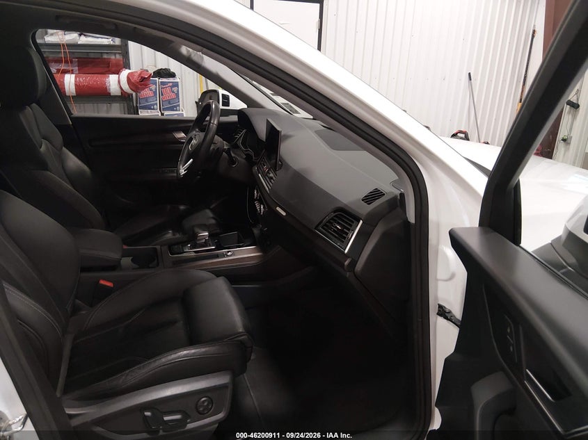 2024 Audi Q5 VIN WA1EAAFY4R2070344 IAAI salvage auction — NORMAL WEAR, Salvage Title, sold $25 on 2026-10-05 (photo 5)