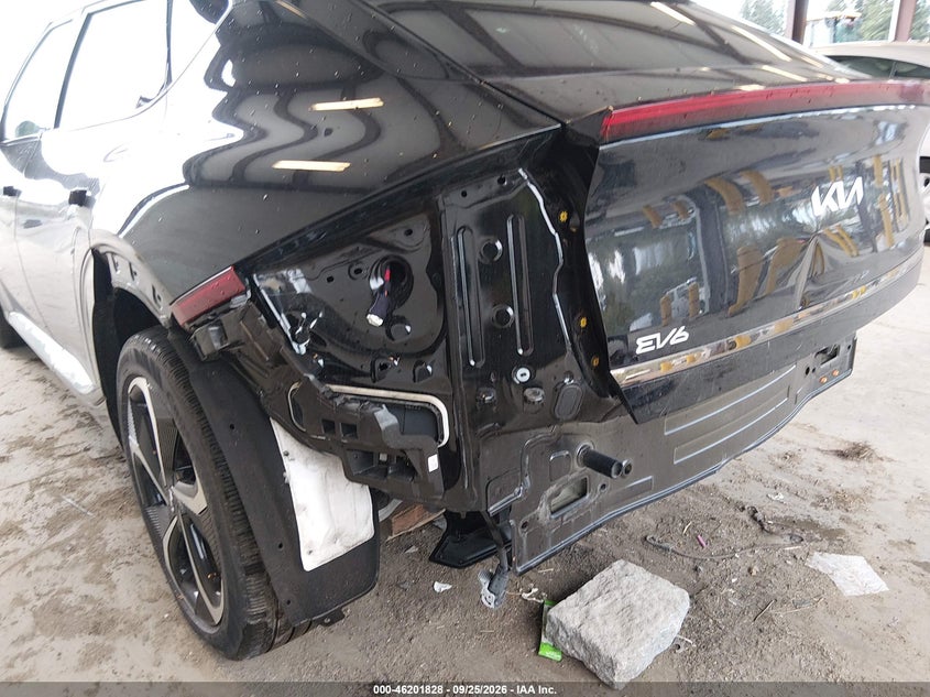 2024 Kia Ev6 VIN KNDC4DLC7R5164361 IAAI salvage auction — REAR END, Wait Title, sold $17,400 on 2026-10-09 (photo 6)