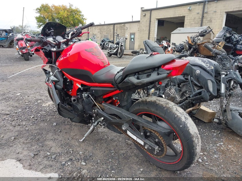 2015 Yamaha fz VIN JYARJ18E5FA013772 IAAI salvage auction — Left & Right Side, Salvage, sold $950 on 2026-10-14 (photo 3)