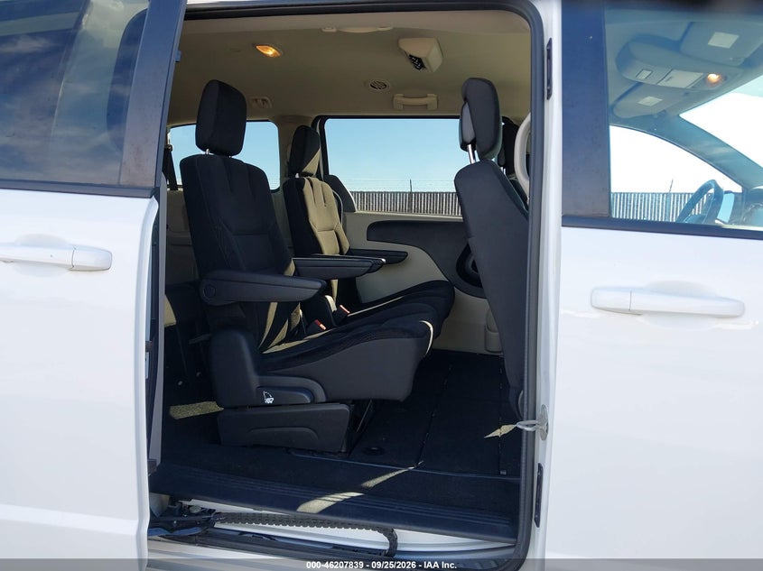 2018 Dodge Grand caravan VIN 2C4RDGBG7JR288735 IAAI salvage auction — NORMAL WEAR, SF97 (California), sold $12,900 on 2026-10-08 (photo 8)