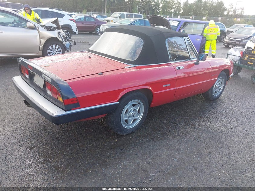 1987 Alfa romeo Spider VIN ZARBA5588H1048374 IAAI salvage auction — NORMAL WEAR, Clear (Washington), sold $2,700 on 2026-10-07 (photo 4)
