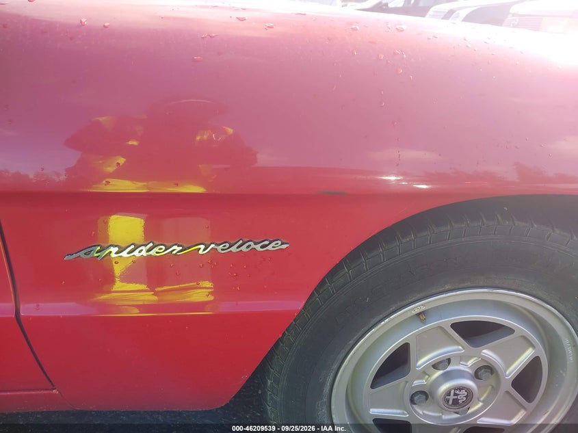 1987 Alfa romeo Spider VIN ZARBA5588H1048374 IAAI salvage auction — NORMAL WEAR, Clear (Washington), sold $2,700 on 2026-10-07 (photo 6)