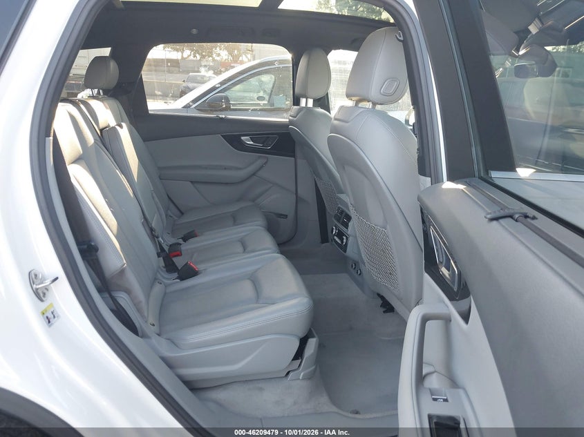 2019 Audi Q7 VIN WA1LAAF78KD038327 IAAI salvage auction — ROOF, Wait Title, sold $12,100 on 2026-10-09 (photo 8)
