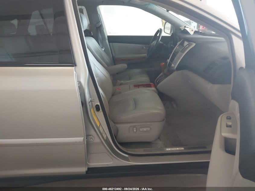 2005 Lexus Rx VIN 2T2HA31U15C055634 IAAI salvage auction — NORMAL WEAR, Clear (Minnesota), sold $1,300 on 2026-10-04 (photo 5)