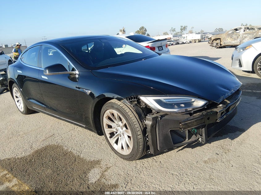 2017 Tesla Model s VIN 5YJSA1E17HF209701 — IAAI salvage auction photo
