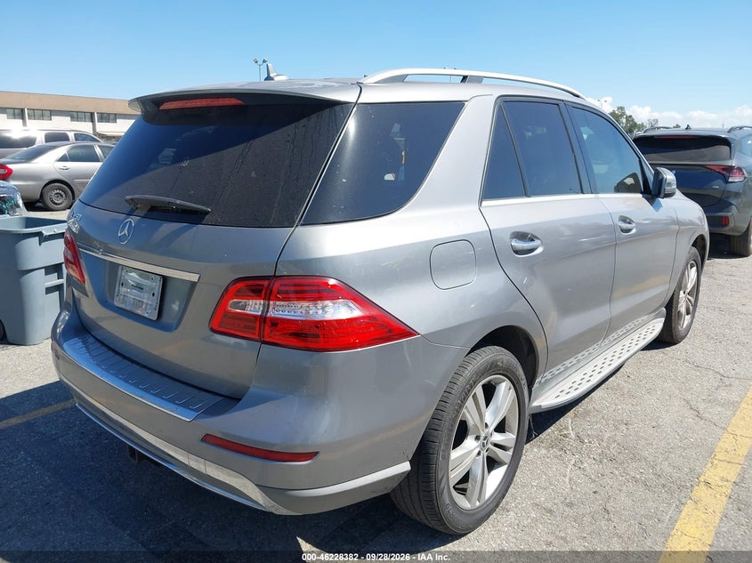 2013 Mercedes-benz M-klasse VIN 4JGDA5JB9DA253521 IAAI salvage auction — SIDE, Salvage (California), sold $3,050 on 2026-10-05 (photo 4)