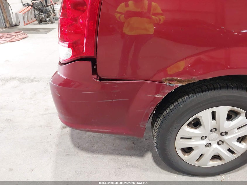 2014 Dodge Grand Caravan VIN 2C4RDGBG8ER393077 IAAI salvage auction — NORMAL WEAR, Clear (New York), sold $400 on 2026-10-07 (photo 6)