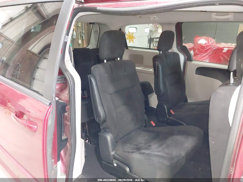 2014 Dodge Grand Caravan VIN 2C4RDGBG8ER393077 IAAI salvage auction — NORMAL WEAR, Clear (New York), sold $400 on 2026-10-07 (photo 8)