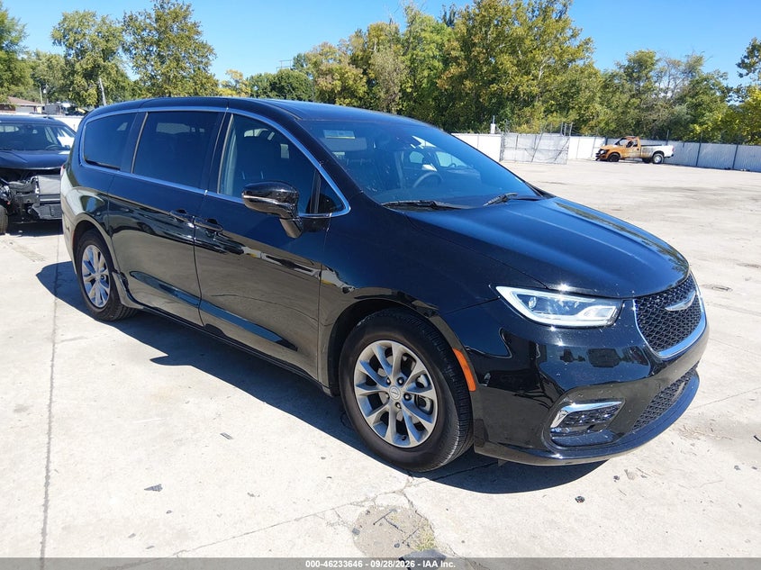 2026 Chrysler Pacifica VIN 2C4RC1GG9TR216592 — IAAI salvage auction photo