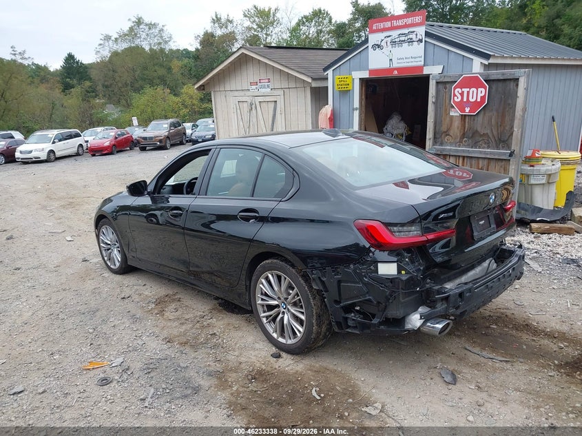 2023 BMW 3er VIN 3MW89FF02P8D04642 IAAI salvage auction — REAR END, Salvage Title, sold $17,500 on 2026-10-10 (photo 3)