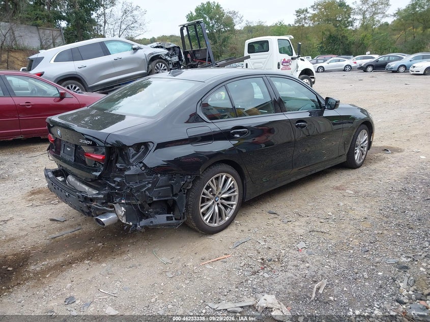 2023 BMW 3er VIN 3MW89FF02P8D04642 IAAI salvage auction — REAR END, Salvage Title, sold $17,500 on 2026-10-10 (photo 4)