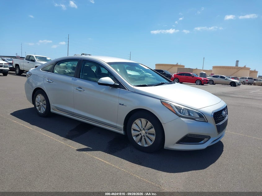 2017 Hyundai Sonata hybrid VIN KMHE24L38HA066746 — IAAI salvage auction photo
