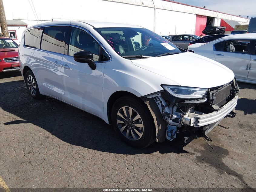 2024 Chrysler Pacifica VIN 2C4RC1S7XRR156628 — IAAI salvage auction photo