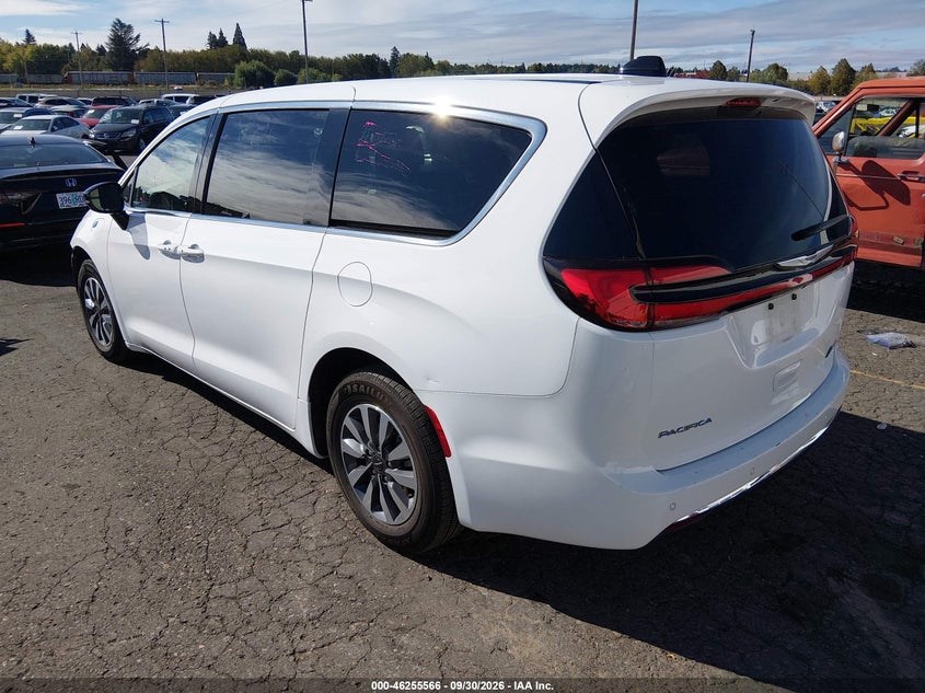2024 Chrysler Pacifica VIN 2C4RC1S7XRR156628 IAAI salvage auction — UNDERCARRIAGE, Enterprise Vehicles Clear Only (California), sold $13,250 on 2026-10-07 (photo 3)