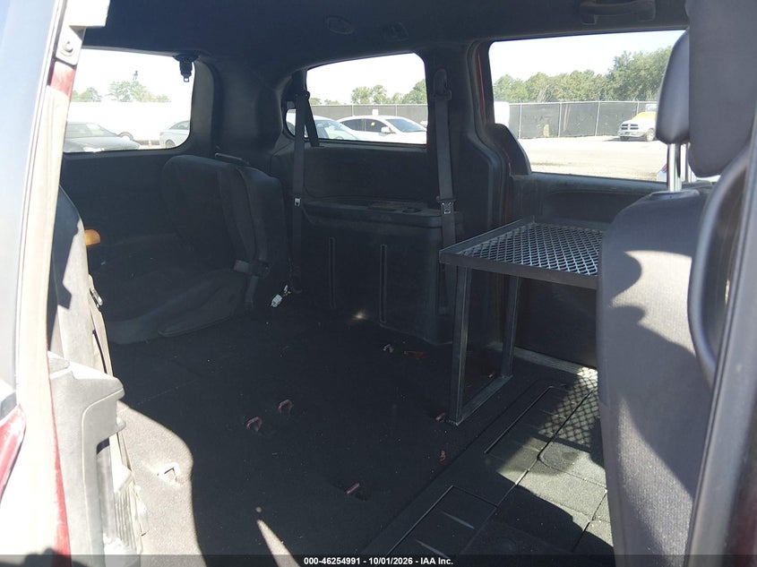2018 Dodge Caravan VIN 2C4RDGBG8JR199224 IAAI salvage auction — NORMAL WEAR, Clear (South Carolina), sold $1,800 on 2026-10-11 (photo 8)