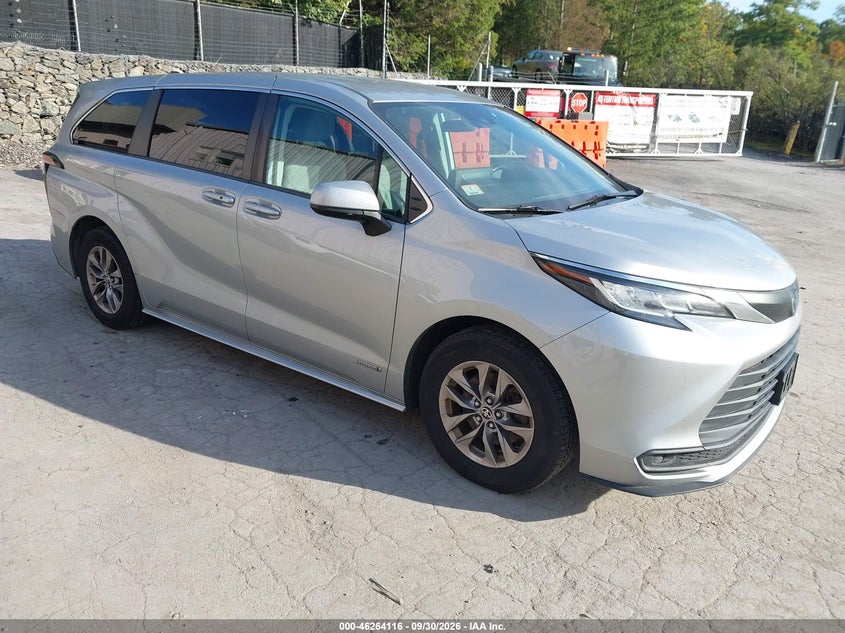 2021 Toyota Sienna VIN 5TDKSKFCXMS004611 — IAAI salvage auction photo