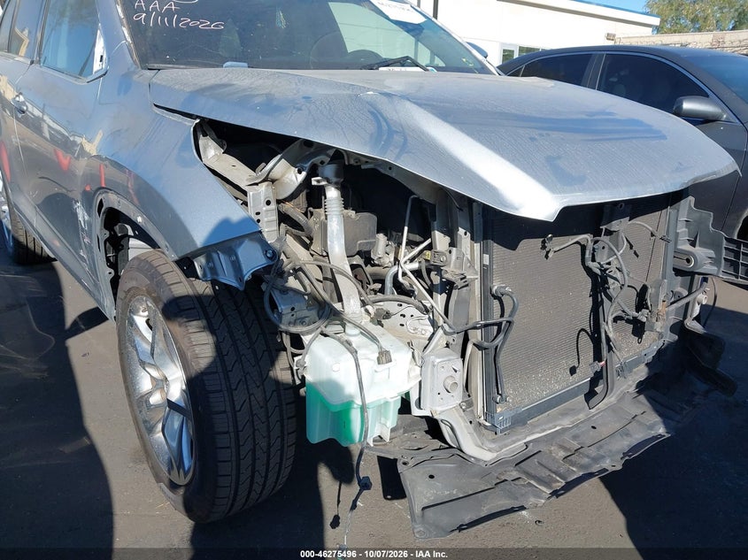 2017 Toyota Highlander VIN 5TDDZRFH7HS360870 IAAI salvage auction — RIGHT FRONT, Wait Title, sold $9,650 on 2026-10-16 (photo 6)
