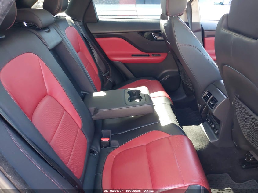 2017 Jaguar F-pace VIN SADCL2BV7HA883369 IAAI salvage auction — NORMAL WEAR, Wait Title, sold $0 on 2026-10-15 (photo 8)