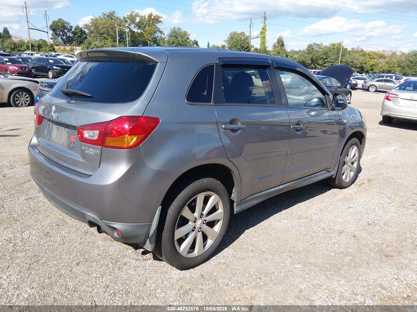 2014 Mitsubishi Outlander VIN 4A4AP3AU0EE014289 IAAI salvage auction — NORMAL WEAR, Wait Title, sold $0 on 2026-10-10 (photo 4)