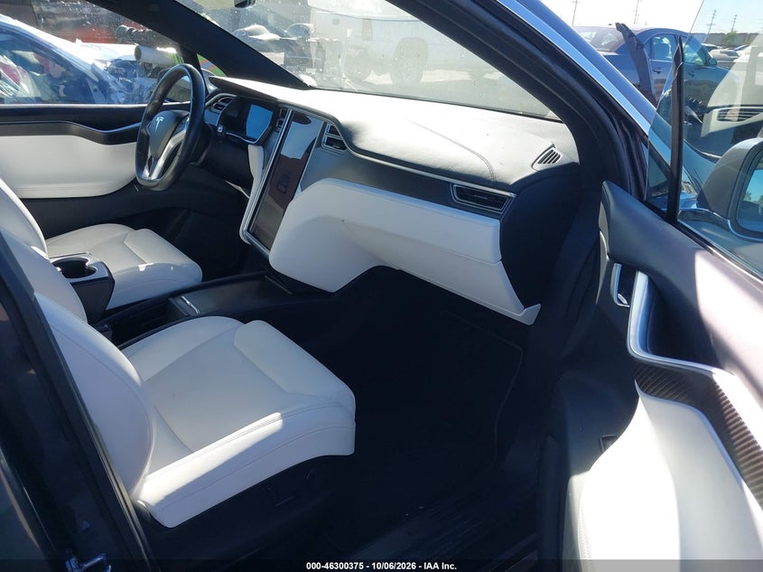 2017 Tesla Model x VIN 5YJXCBE29HF078382 IAAI salvage auction — REAR END, Wait Title, sold $10,200 on 2026-10-25 (photo 5)