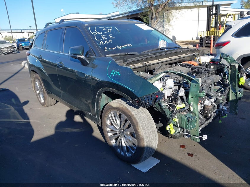 2025 Toyota Highlander hybrid VIN 5TDEBRCH9SS669728 — IAAI salvage auction photo
