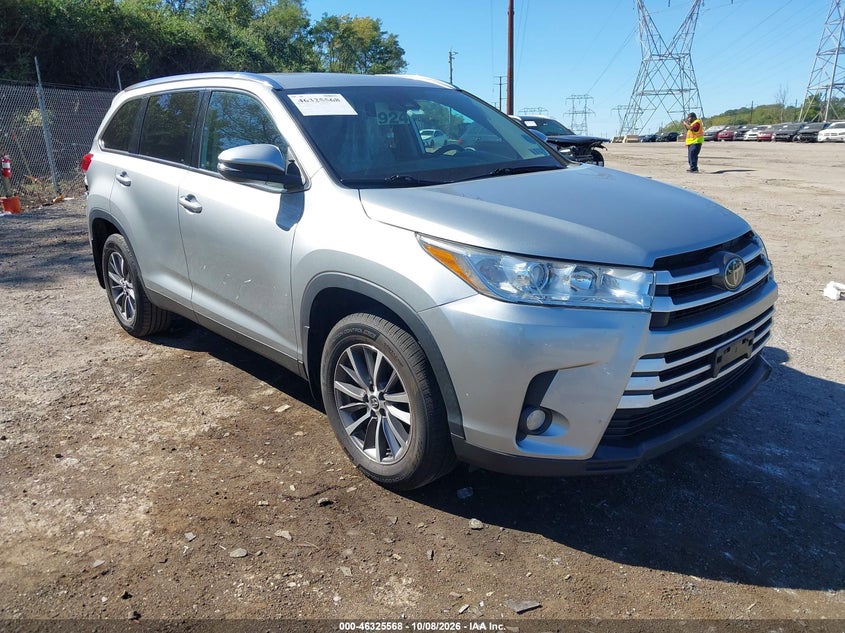2019 Toyota Highlander VIN 5TDJZRFH0KS576957 — IAAI salvage auction photo