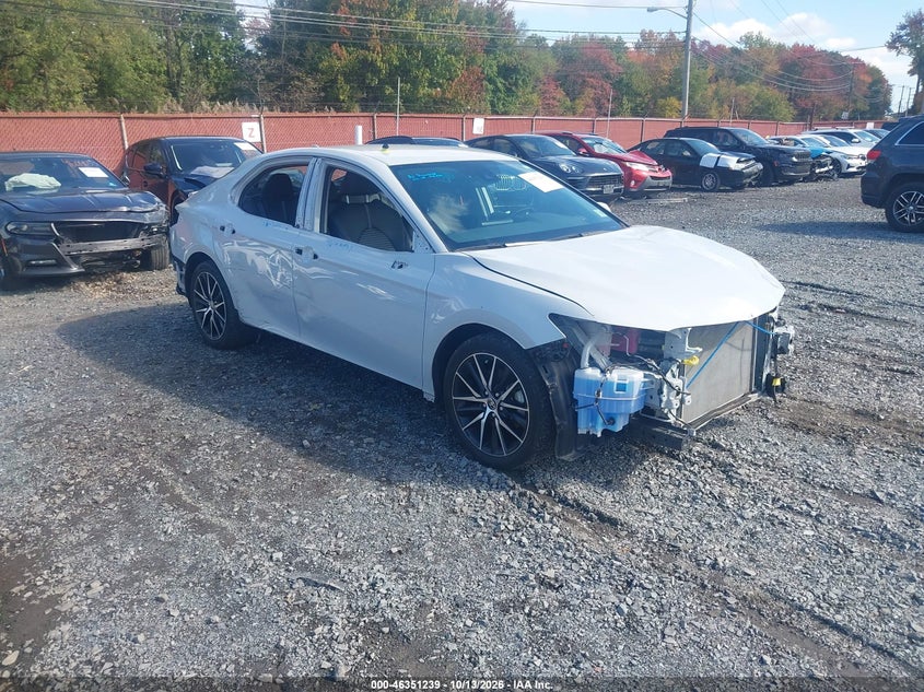 2024 Toyota Camry hybrid VIN 4T1G31AK5RU077833 — IAAI salvage auction photo