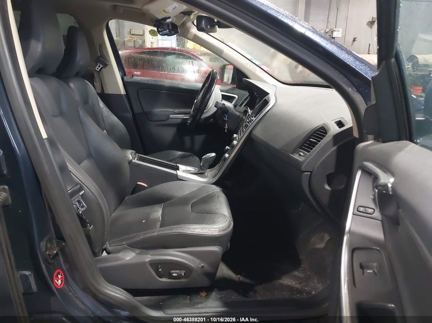 2013 Volvo Xc60 VIN YV4940DZ5D2405685 IAAI salvage auction — NORMAL WEAR, Clear (Massachusetts), sold $450 on 2026-10-24 (photo 5)