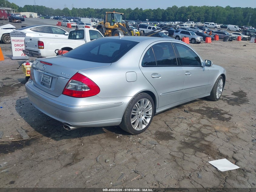 2007 Mercedes-benz E-class VIN WDBUF87X77X217787 IAAI salvage auction — REAR END, Salvage (Georgia), sold $1,400 on 2026-08-08 (photo 4)