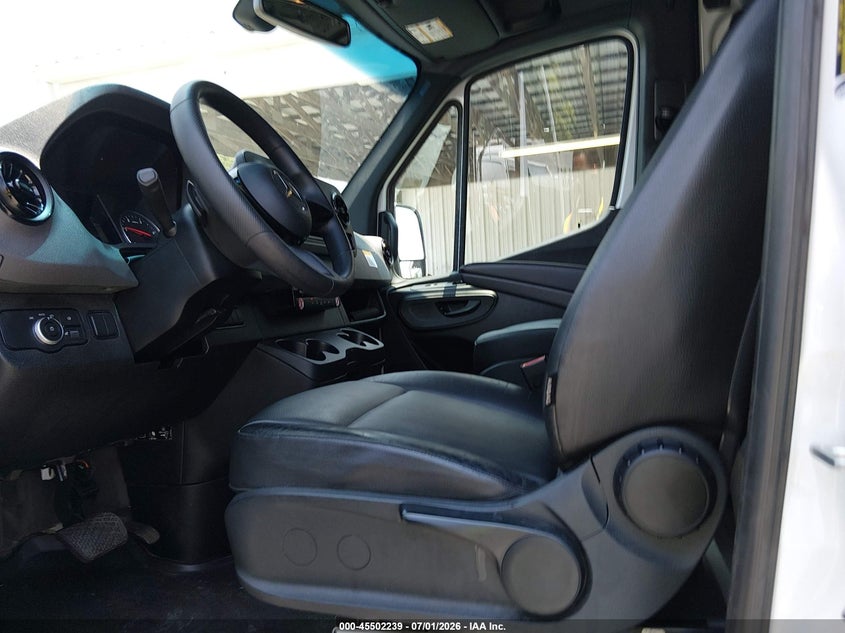 2025 Mercedes-benz Sprinter VIN W1Y4KBHY0ST201668 IAAI salvage auction — UNDERCARRIAGE, Enterprise Vehicles Clear Only (Florida), sold $29,650 on 2026-07-08 (photo 5)