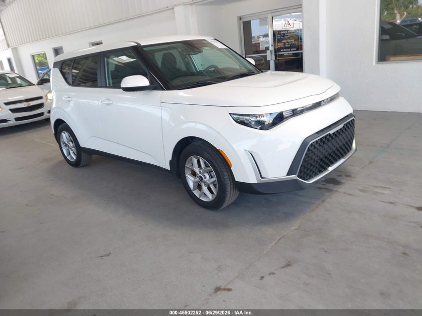2023 Kia Soul VIN KNDJ23AUXP7867036 IAAI salvage auction — LEFT FRONT, Rebuildable (Florida), sold $25 on 2026-07-22 (photo 1)