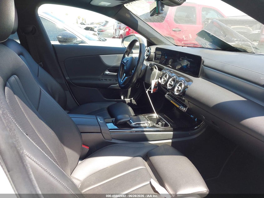 2021 Mercedes-benz Cla-klasse VIN W1K5J4GB9MN183012 IAAI salvage auction — SIDE, Salvage Title, sold $12,450 on 2026-08-12 (photo 5)