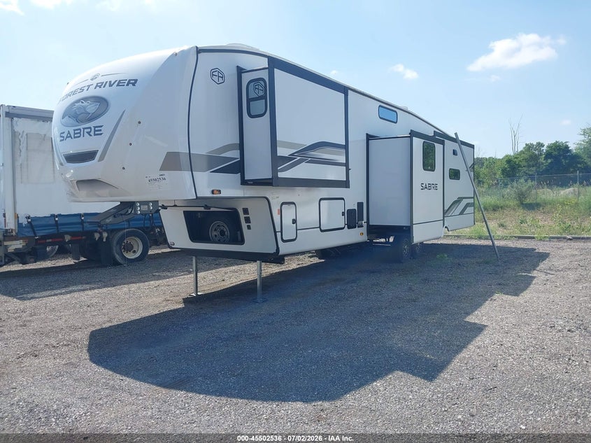 2025 Forest river Other VIN 5ZT3SR1B8S6116167 IAAI salvage auction — STORM DAMAGE, Clear (Michigan), sold $15,800 on 2026-08-18 (photo 2)