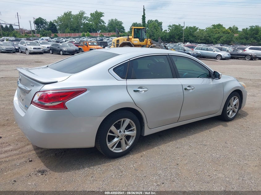 2013 Nissan Altima VIN 1N4AL3AP5DC192499 IAAI salvage auction — NORMAL WEAR, Clear (Pennsylvania), sold $400 on 2026-07-06 (photo 4)
