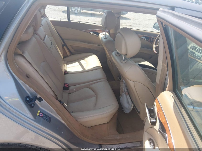 2009 Mercedes-benz E-class VIN WDBUH87X39B392337 IAAI salvage auction — NORMAL WEAR, Clear (Pennsylvania), sold $400 on 2026-07-29 (photo 8)