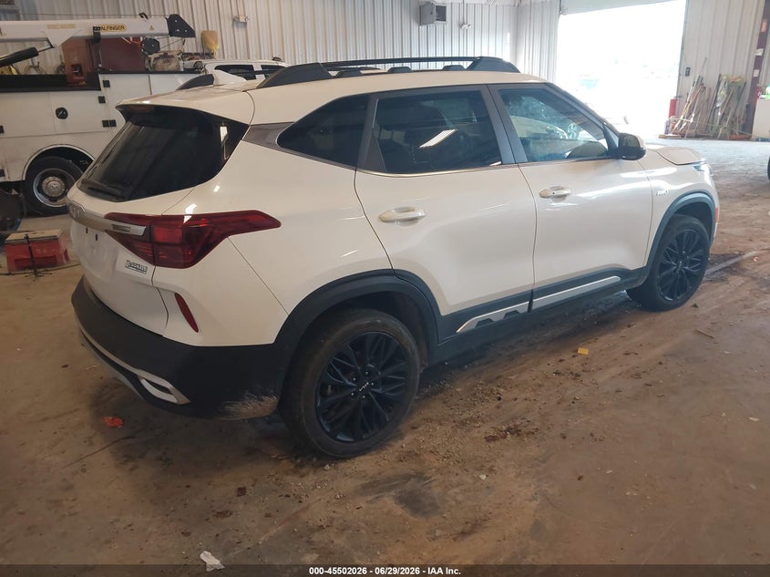 2022 Kia Seltos VIN KNDEUCA21N7304562 IAAI salvage auction — SIDE, Scrap (Michigan), sold $2,050 on 2026-07-28 (photo 4)