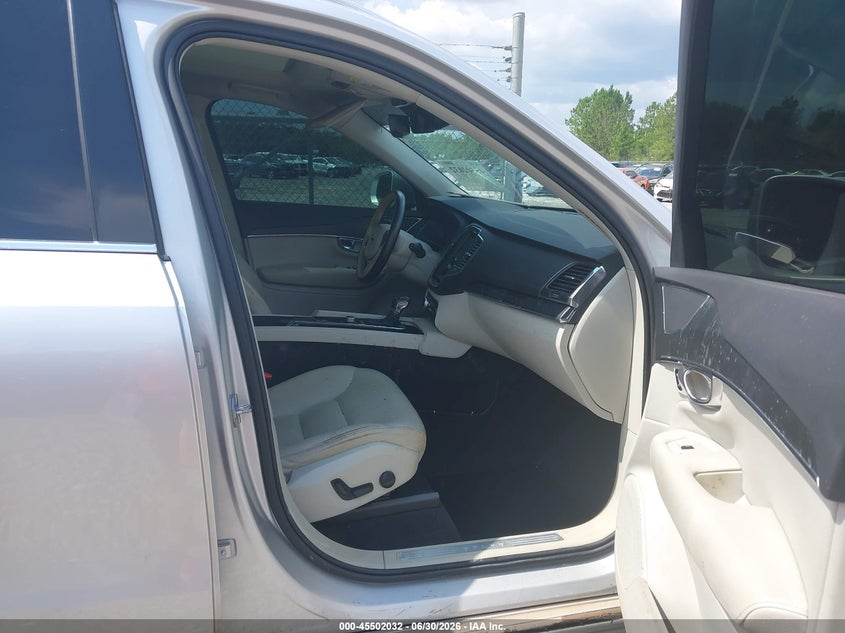 2020 Volvo Xc90 VIN YV4102CK9L1555215 IAAI salvage auction — WATER/FLOOD, Salvage (Mississippi), sold $5,800 on 2026-08-07 (photo 5)