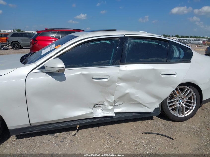 2024 BMW 5er VIN WBA43FJ05RCR64256 IAAI salvage auction — SIDE, Salvage Title, sold $24,300 on 2026-08-21 (photo 6)