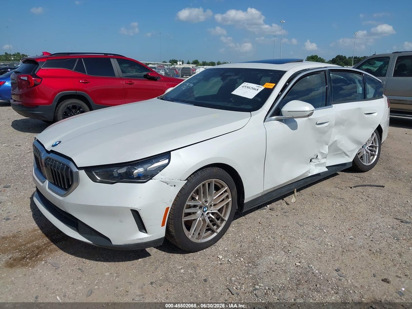 2024 BMW 5er VIN WBA43FJ05RCR64256 IAAI salvage auction — SIDE, Salvage Title, sold $24,300 on 2026-08-21 (photo 2)