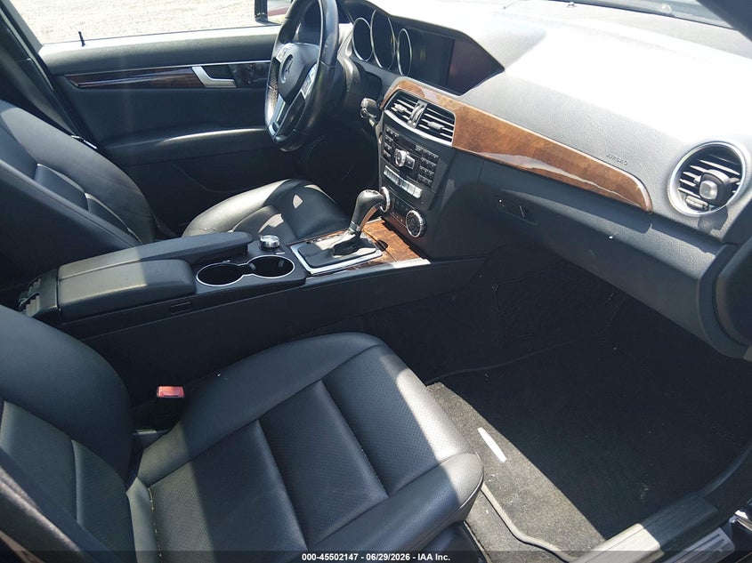 2014 Mercedes-benz C-klasse VIN WDDGF8AB4EA953247 IAAI salvage auction — NORMAL WEAR, Clear (South Carolina), sold $2,050 on 2026-07-07 (photo 5)