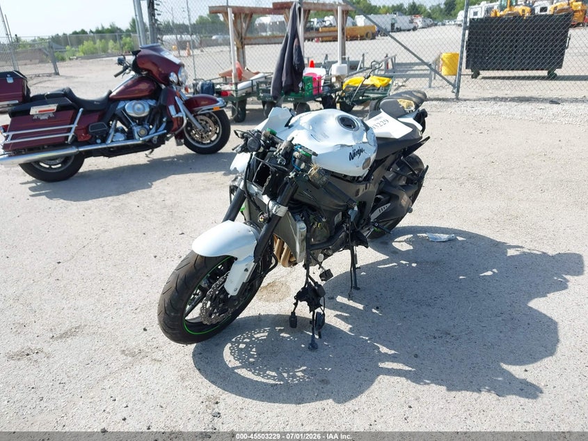 2017 Kawasaki Zx VIN JKBZXJE13HA025402 IAAI salvage auction — FRONT & REAR, Junk Bill Of Sale Mv2459 (Wisconsin), sold $1,000 on 2026-07-14 (photo 2)