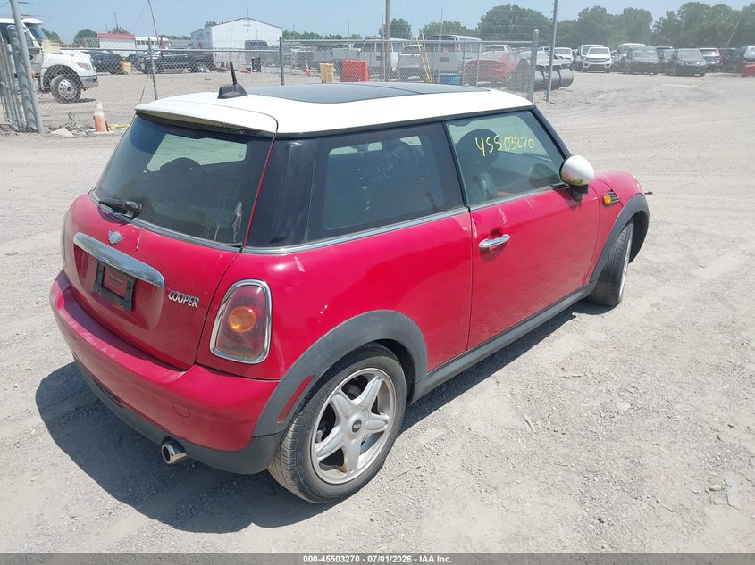 2007 Mini Cooper VIN WMWMF33527TU61490 IAAI salvage auction — NORMAL WEAR, Clear (Indiana), sold $275 on 2026-07-08 (photo 4)