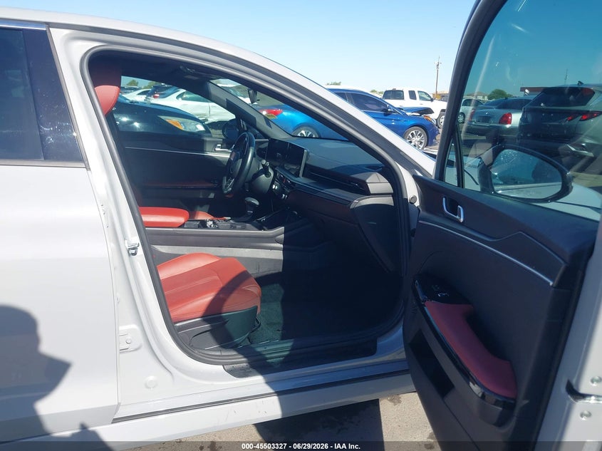 2025 Kia K5 VIN KNAG64J74S5321722 IAAI salvage auction — RIGHT FRONT, Salvage Title, sold $9,500 on 2026-08-01 (photo 5)