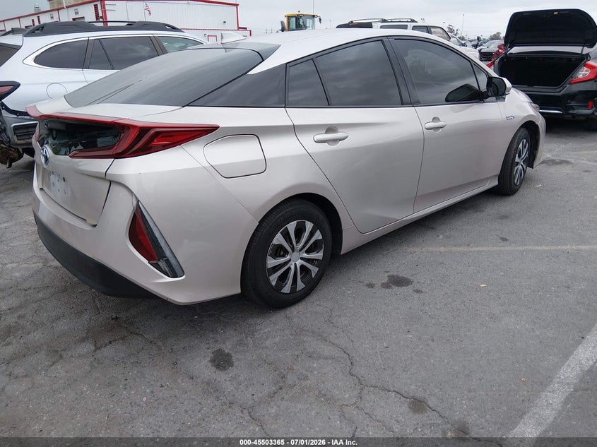 2017 Toyota Prius VIN JTDKARFP3H3067202 IAAI salvage auction — SIDE, Salvage Title, sold $5,500 on 2026-07-19 (photo 4)