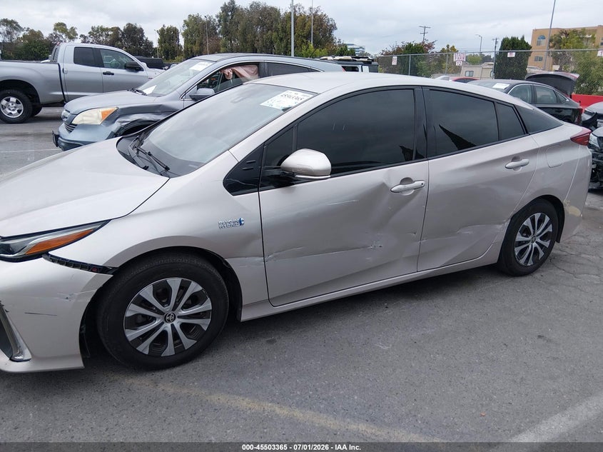 2017 Toyota Prius VIN JTDKARFP3H3067202 IAAI salvage auction — SIDE, Salvage Title, sold $5,500 on 2026-07-19 (photo 6)