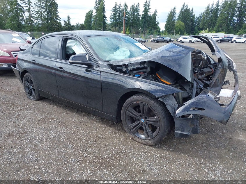 2017 BMW 3er VIN WBA8B9G33HNU56636 IAAI salvage auction — FRONT & REAR, Wait Title, sold $425 on 2026-08-19 (photo 1)