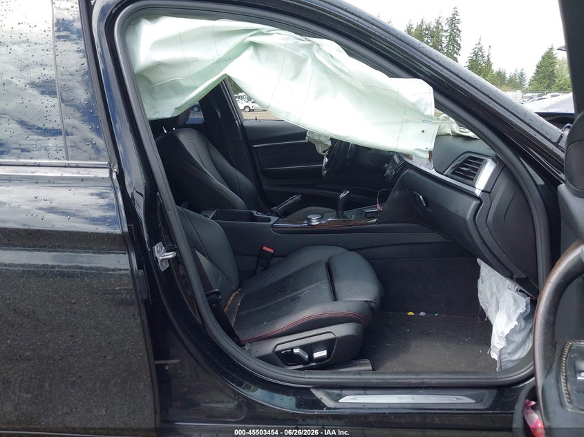 2017 BMW 3er VIN WBA8B9G33HNU56636 IAAI salvage auction — FRONT & REAR, Wait Title, sold $425 on 2026-08-19 (photo 5)