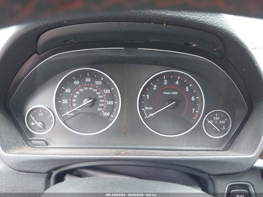 2017 BMW 3er VIN WBA8B9G33HNU56636 IAAI salvage auction — FRONT & REAR, Wait Title, sold $425 on 2026-08-19 (photo 7)